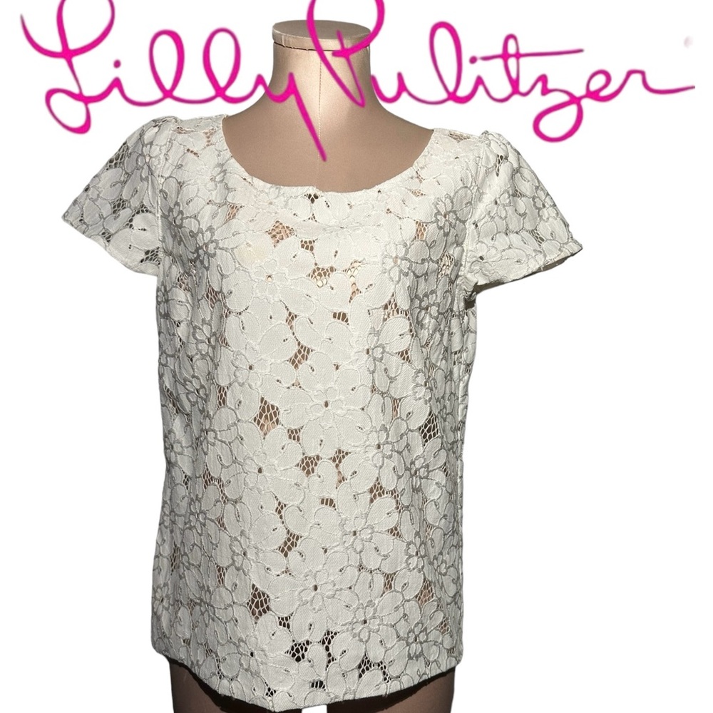 Lilly Pulitzer white top in Medium. Zip back. EUC. Absolutely beautiful